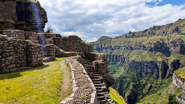 kuntur's andean adventur - Caminata a Waqra Pukara día Completo - ruinas