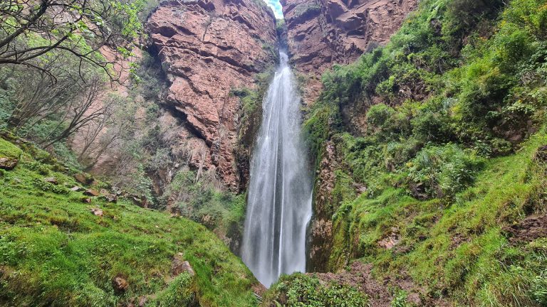 kuntur's andean adventur - Catarata de Perolniyoc y Ñaupa Iglesia día completo2